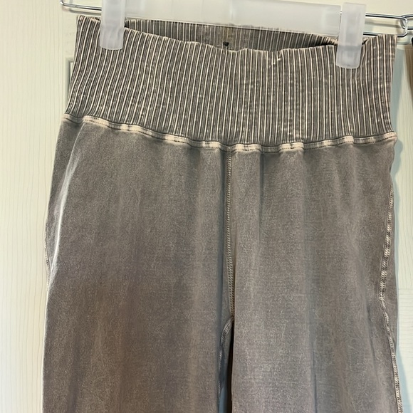 Free People movement bell bottom yoga leggings pants - Picture 6 of 9